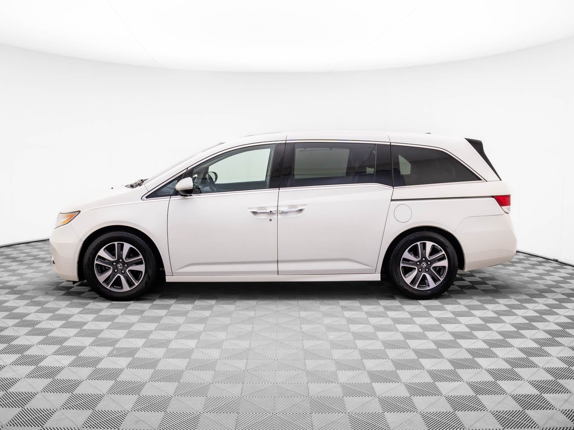 2014 Honda Odyssey Touring Elite photo 3