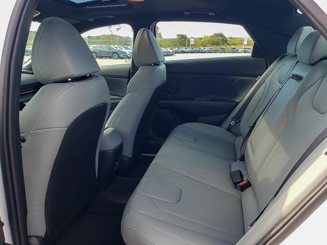 2025 Hyundai Elantra Hybrid Limited photo 15