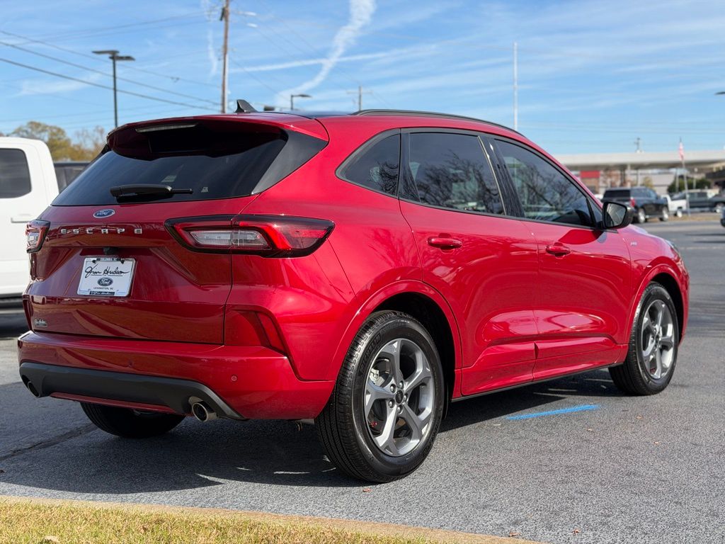 2023 Ford Escape ST-Line photo 4