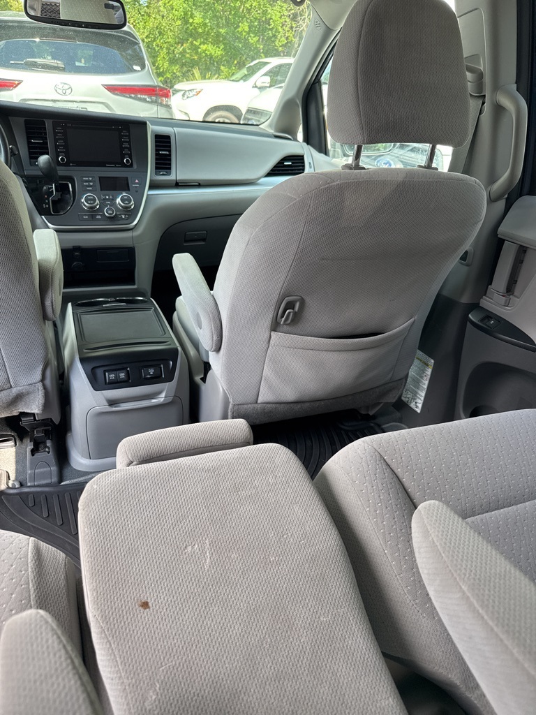 2020 Toyota Sienna LE photo 15