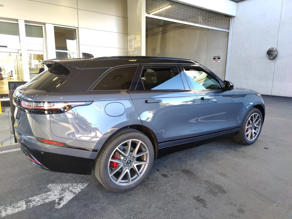 2025 Land Rover Range Rover SE photo 3