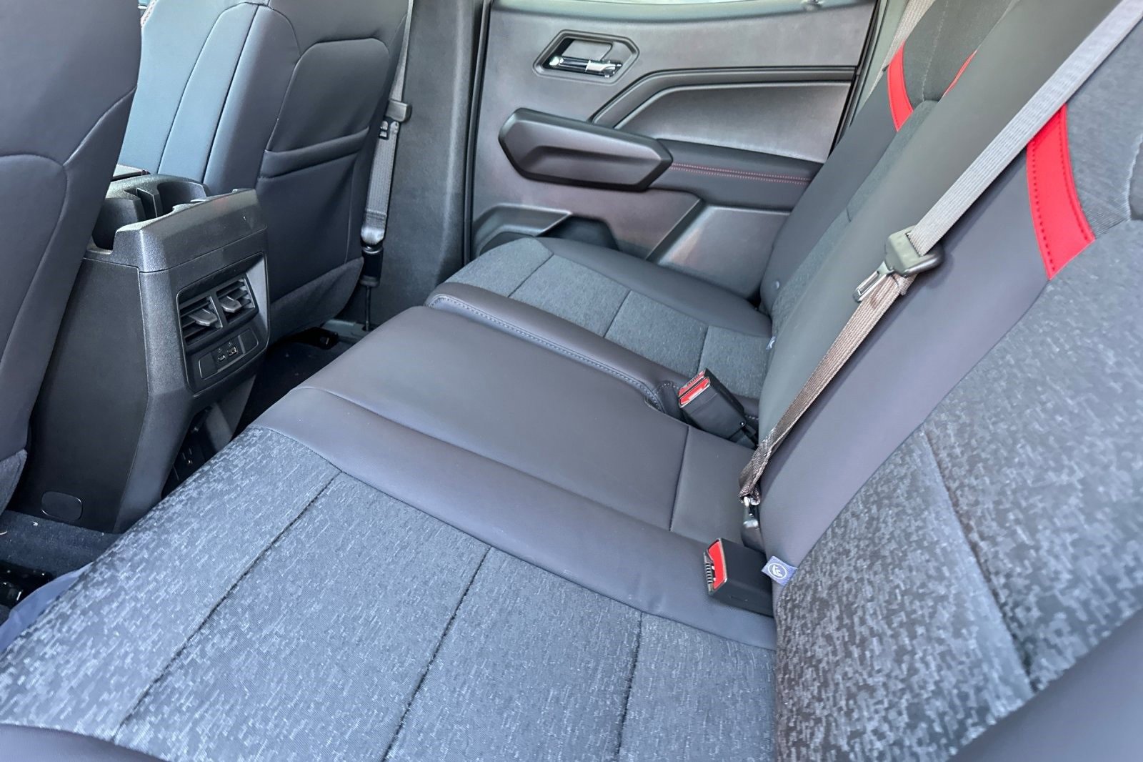 2025 Chevrolet Colorado Z71 photo 13