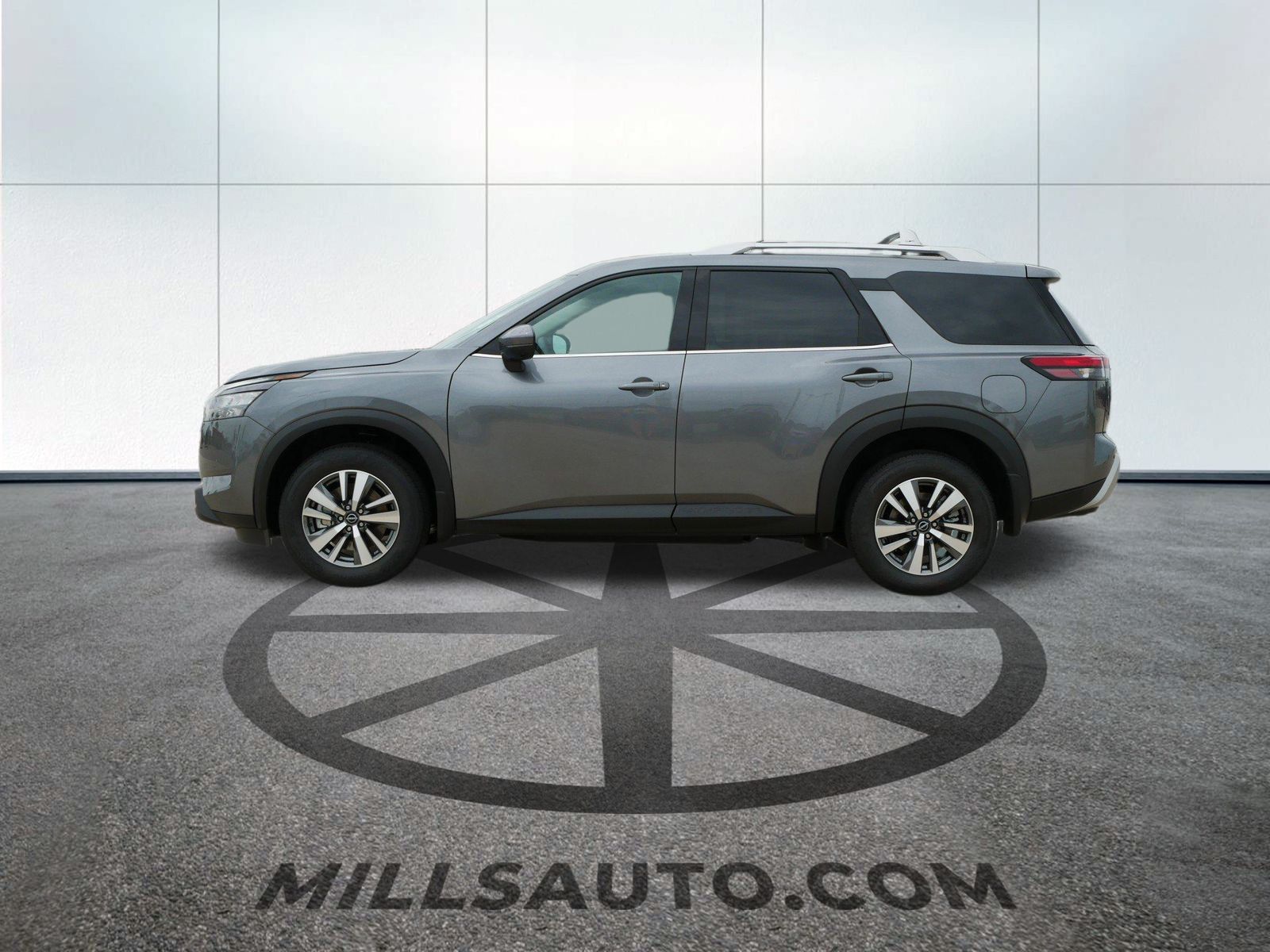 2025 Nissan Pathfinder SL photo 2