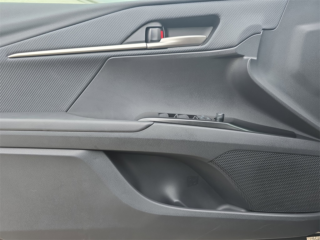 2025 Toyota Camry SE photo 26