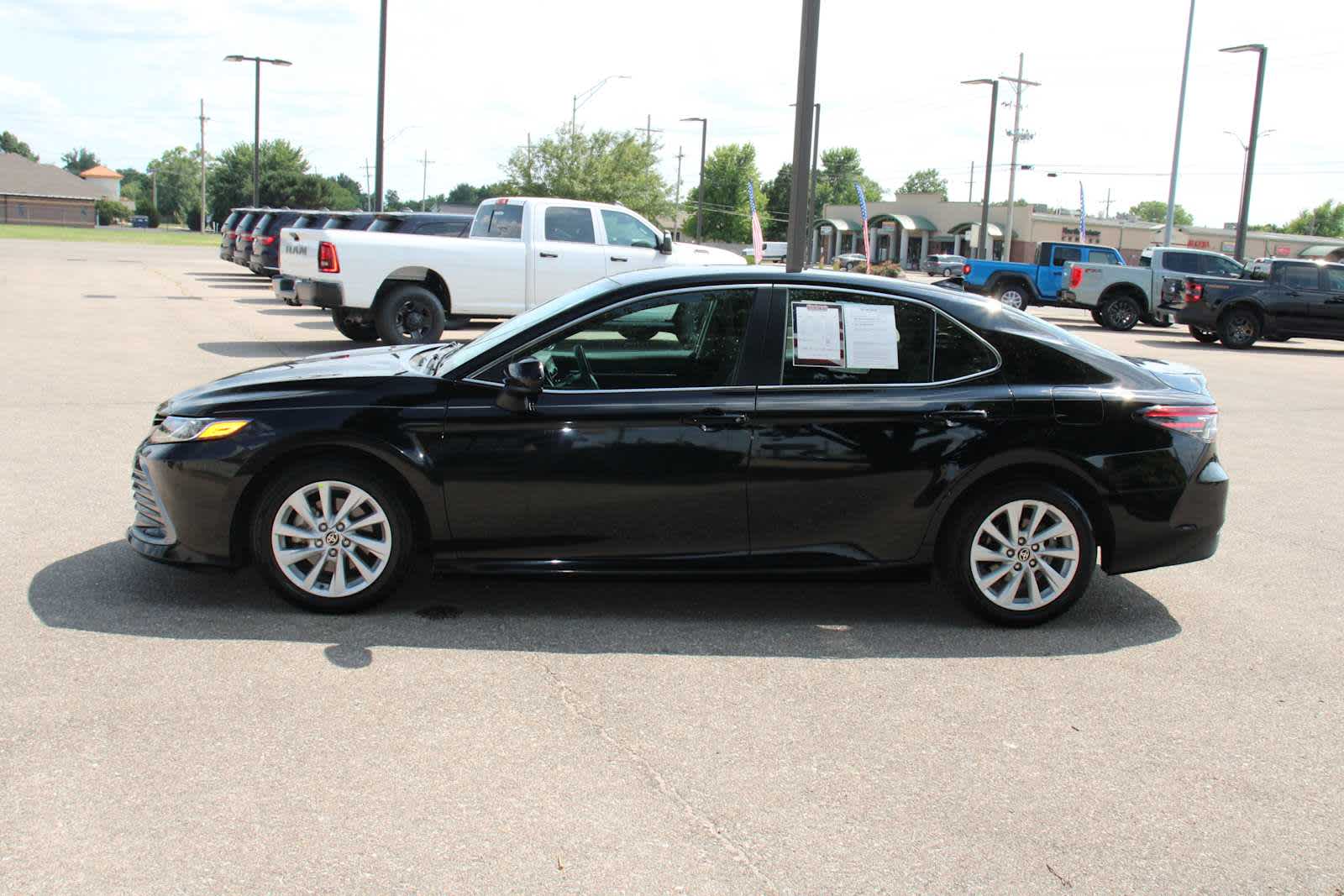2023 Toyota Camry LE photo 4