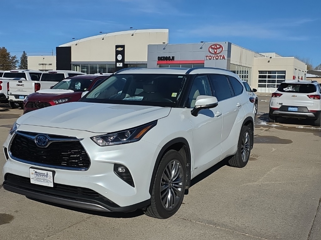 2022 Toyota Highlander Platinum's photo