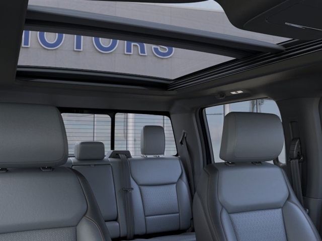 2025 Ford F-150 Lightning Lariat photo 21