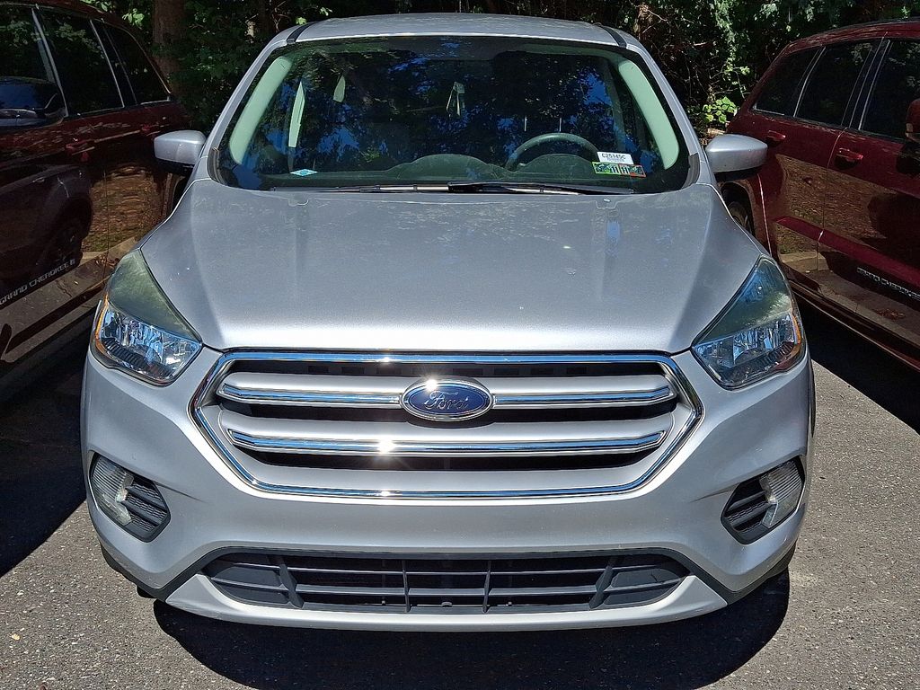 Used 2017 Ford Escape SE with VIN 1FMCU9GD5HUC37047 for sale in Glen Mills, PA