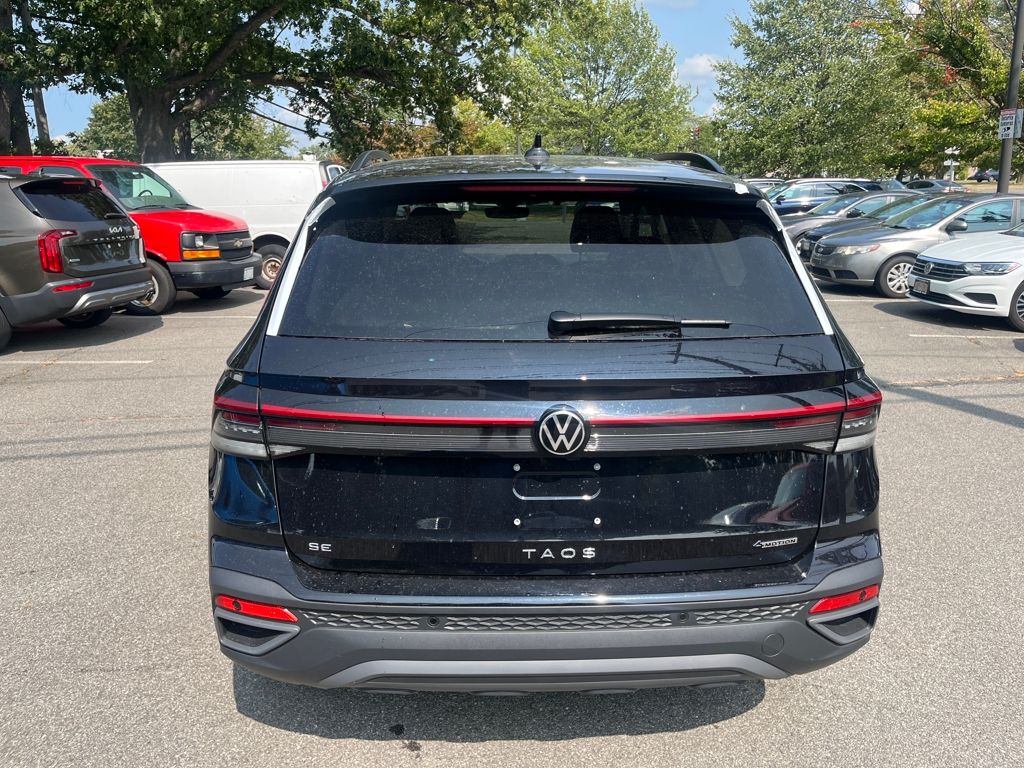 2025 Volkswagen Taos SE photo 5