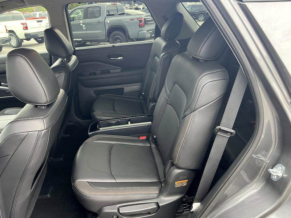 2024 Nissan Pathfinder SL photo 15