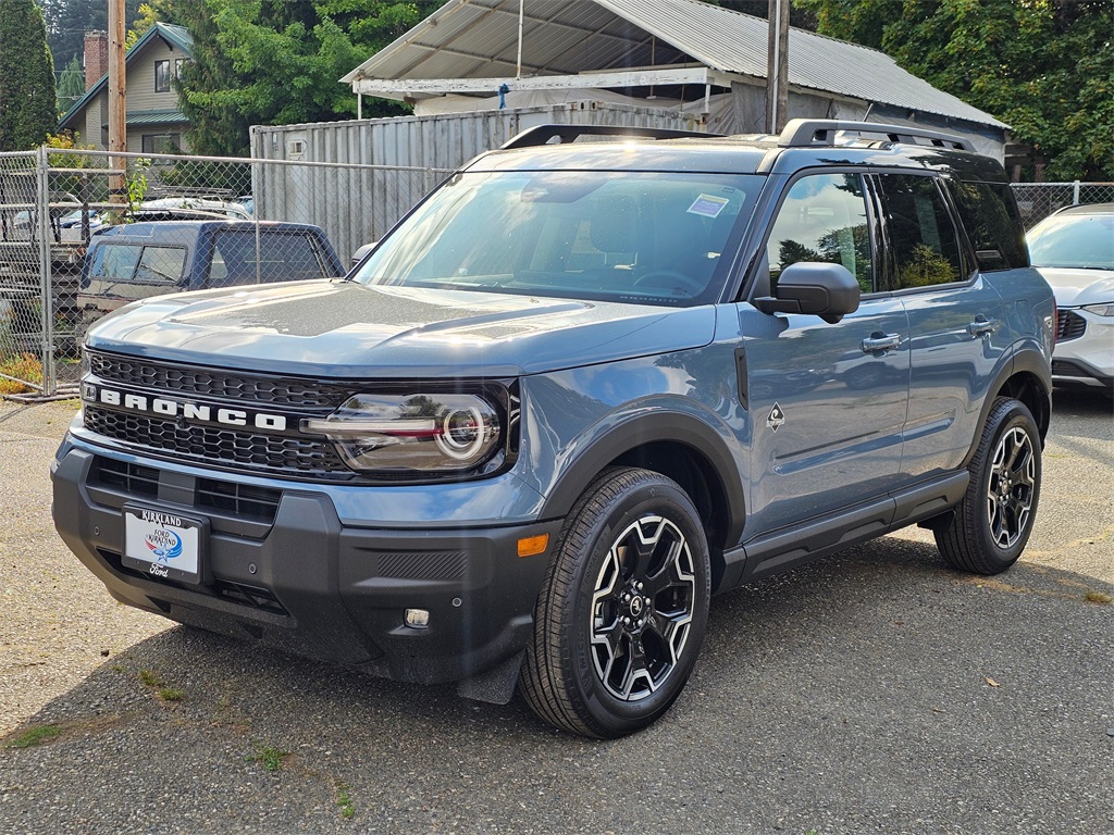 2025 Ford Bronco Sport Outer Banks photo 3