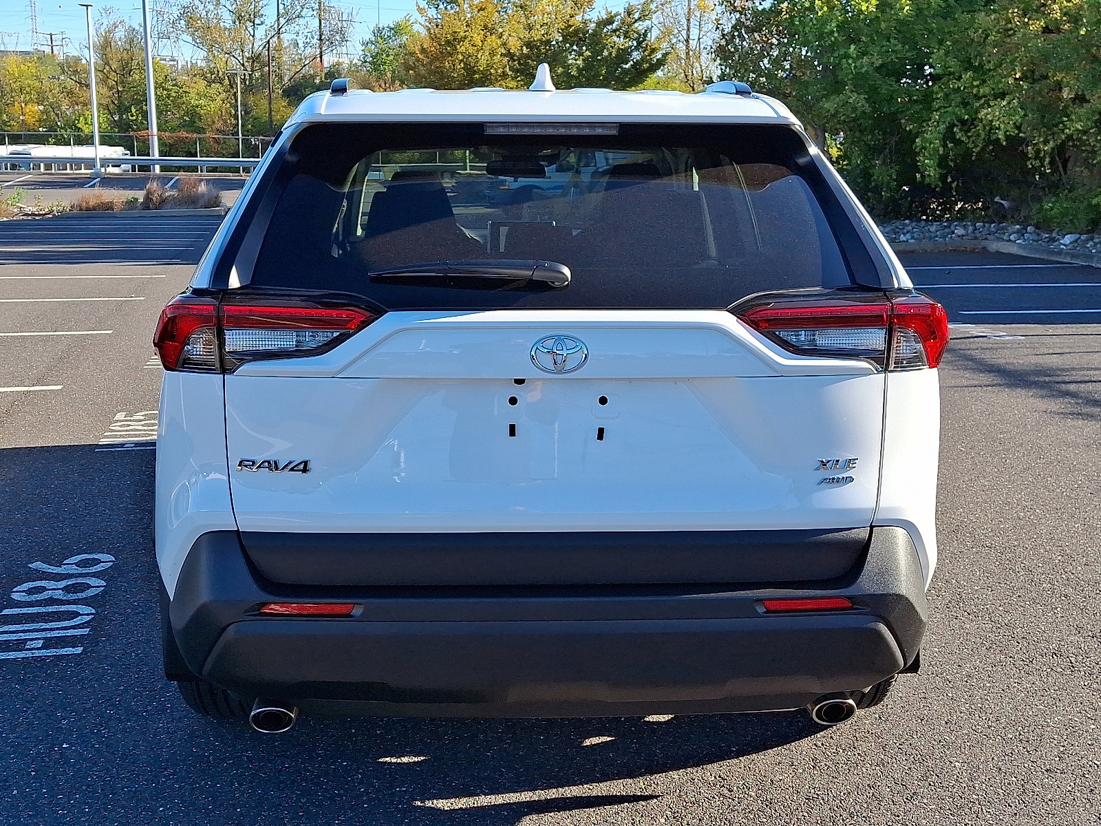 2025 Toyota RAV4 XLE photo 4