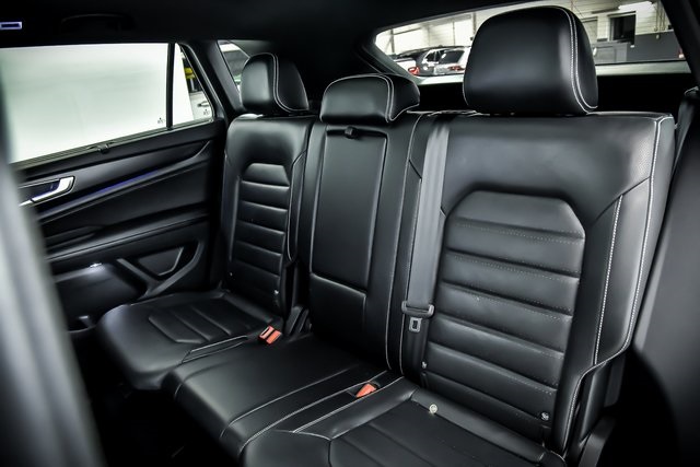2024 Volkswagen Atlas Cross Sport SEL R-Line photo 12