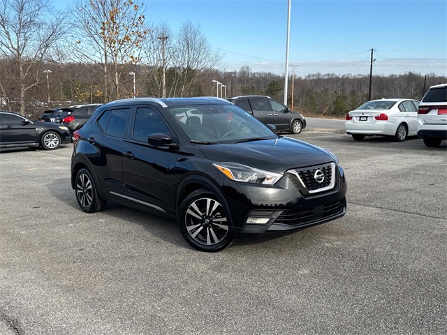 2020 Nissan Kicks SR photo 2