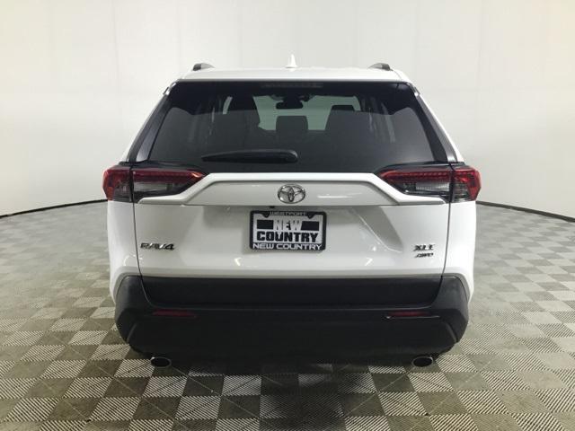 2022 Toyota RAV4 XLE photo 6