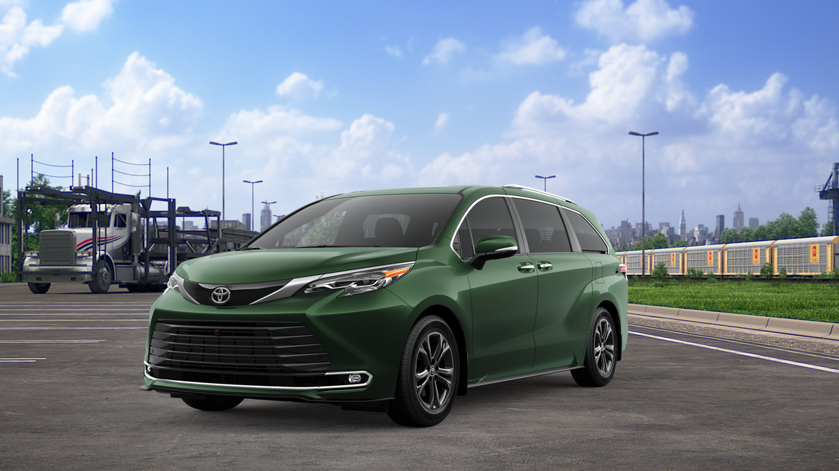 2026 Toyota Sienna Platinum's photo