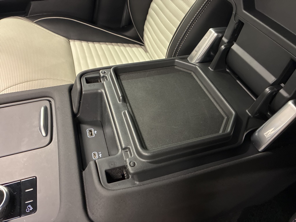 2024 Land Rover Discovery SE photo 26