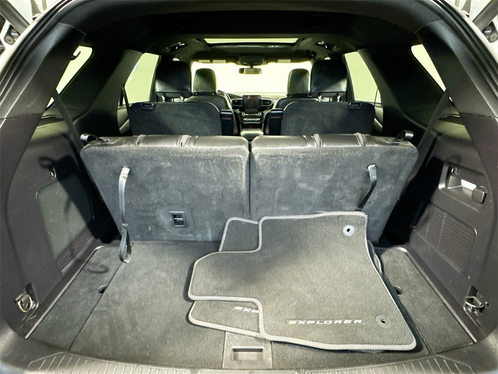 2022 Ford Explorer ST-Line photo 21