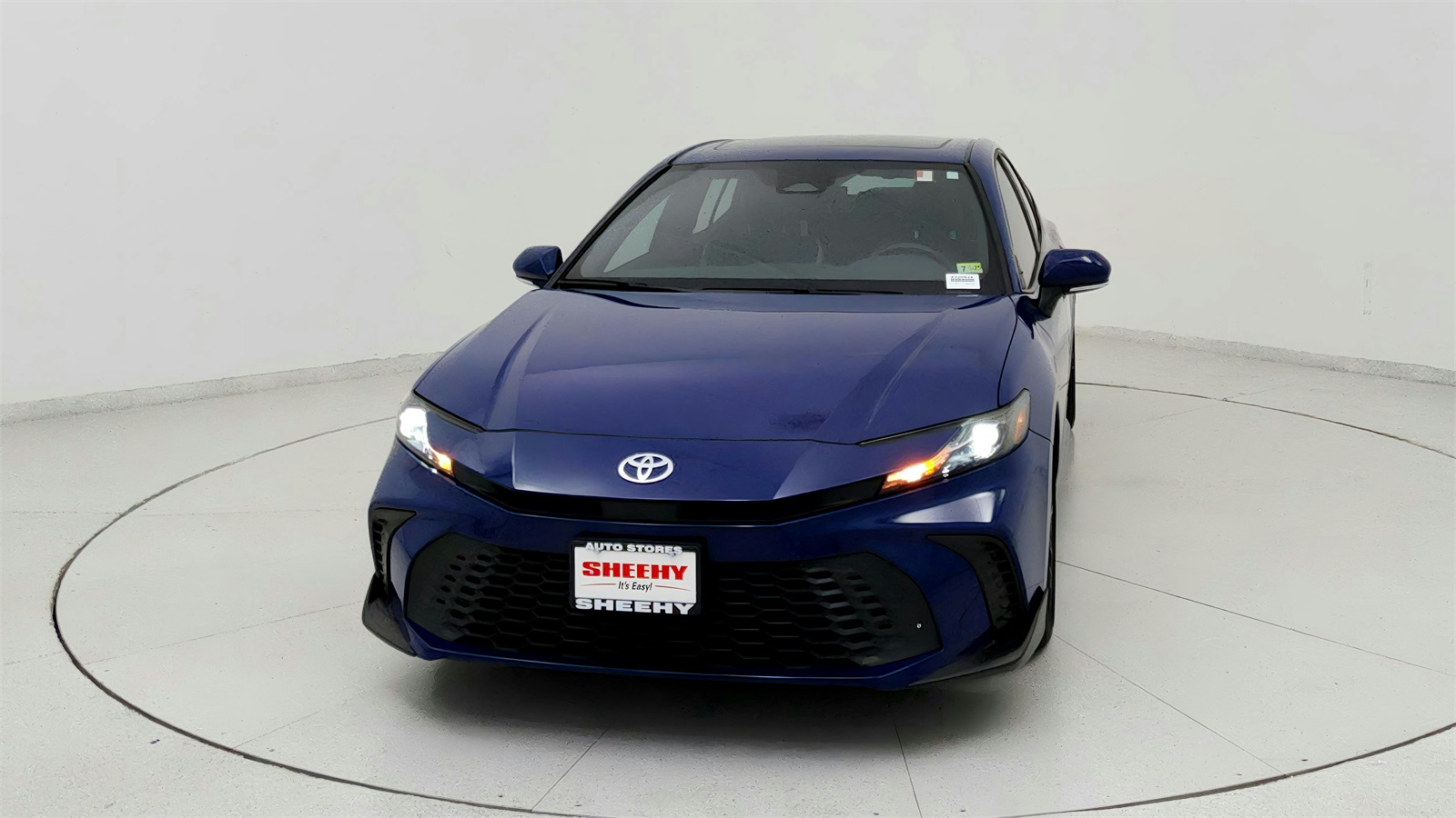 2025 Toyota Camry SE photo 2