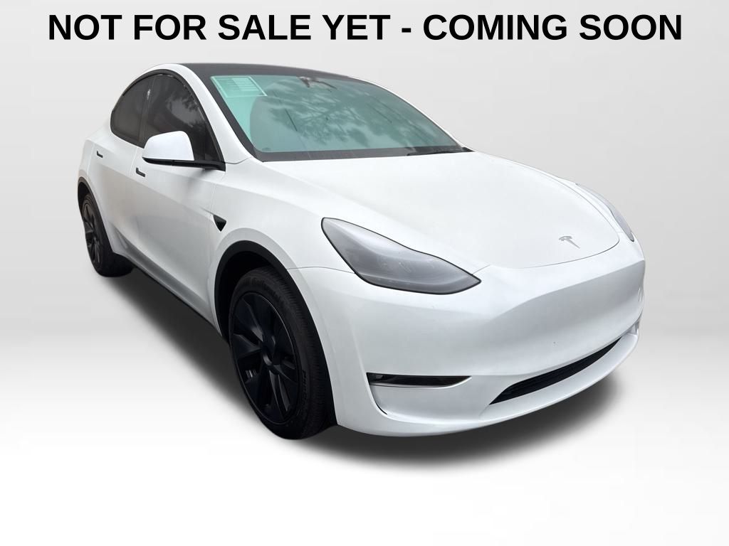 2025 Tesla Model Y Long Range's photo