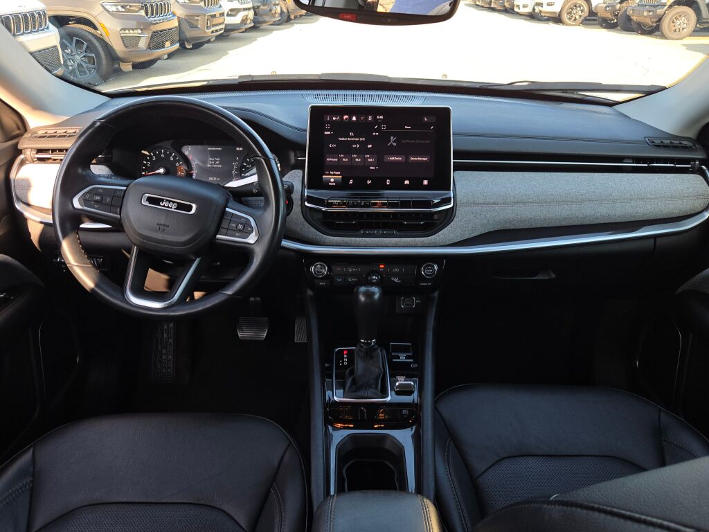 2022 Jeep Compass Latitude Lux photo 17