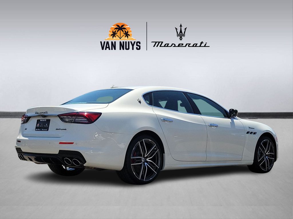 2024 Maserati Quattroporte Modena Q4 photo 2