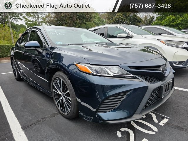 2019 Toyota Camry SE photo 3