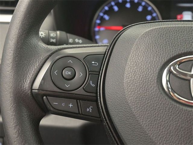2020 Toyota RAV4 XLE photo 2