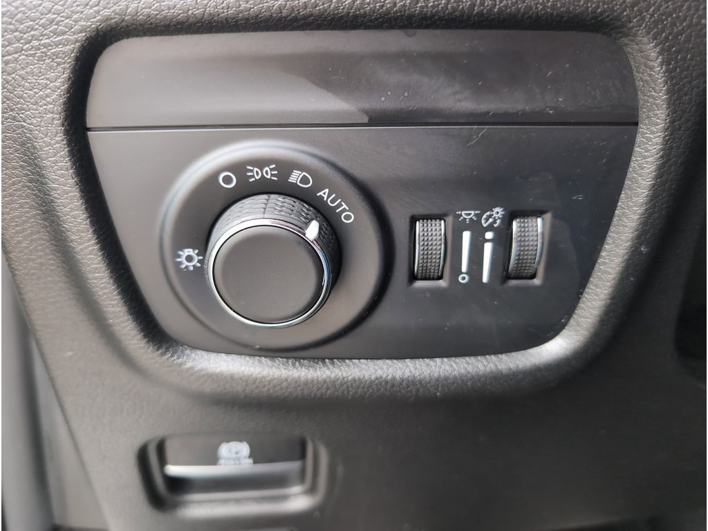 2023 Jeep Grand Cherokee Laredo photo 21