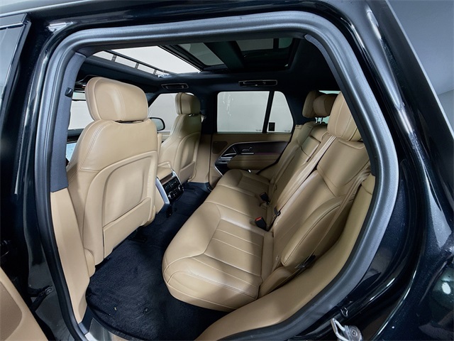 2023 Land Rover Range Rover SE photo 23