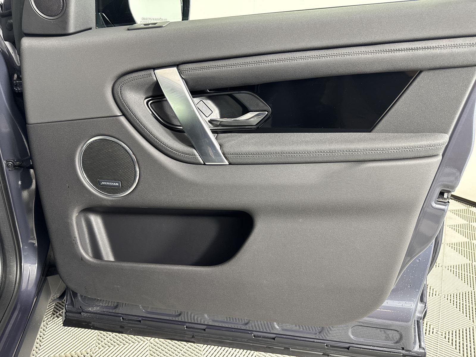 2025 Land Rover Discovery Sport S photo 33