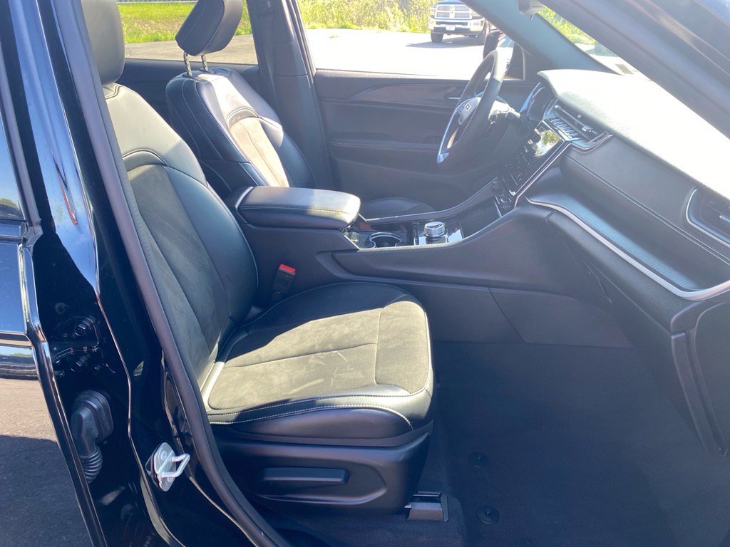 2023 Jeep Grand Cherokee Altitude photo 24
