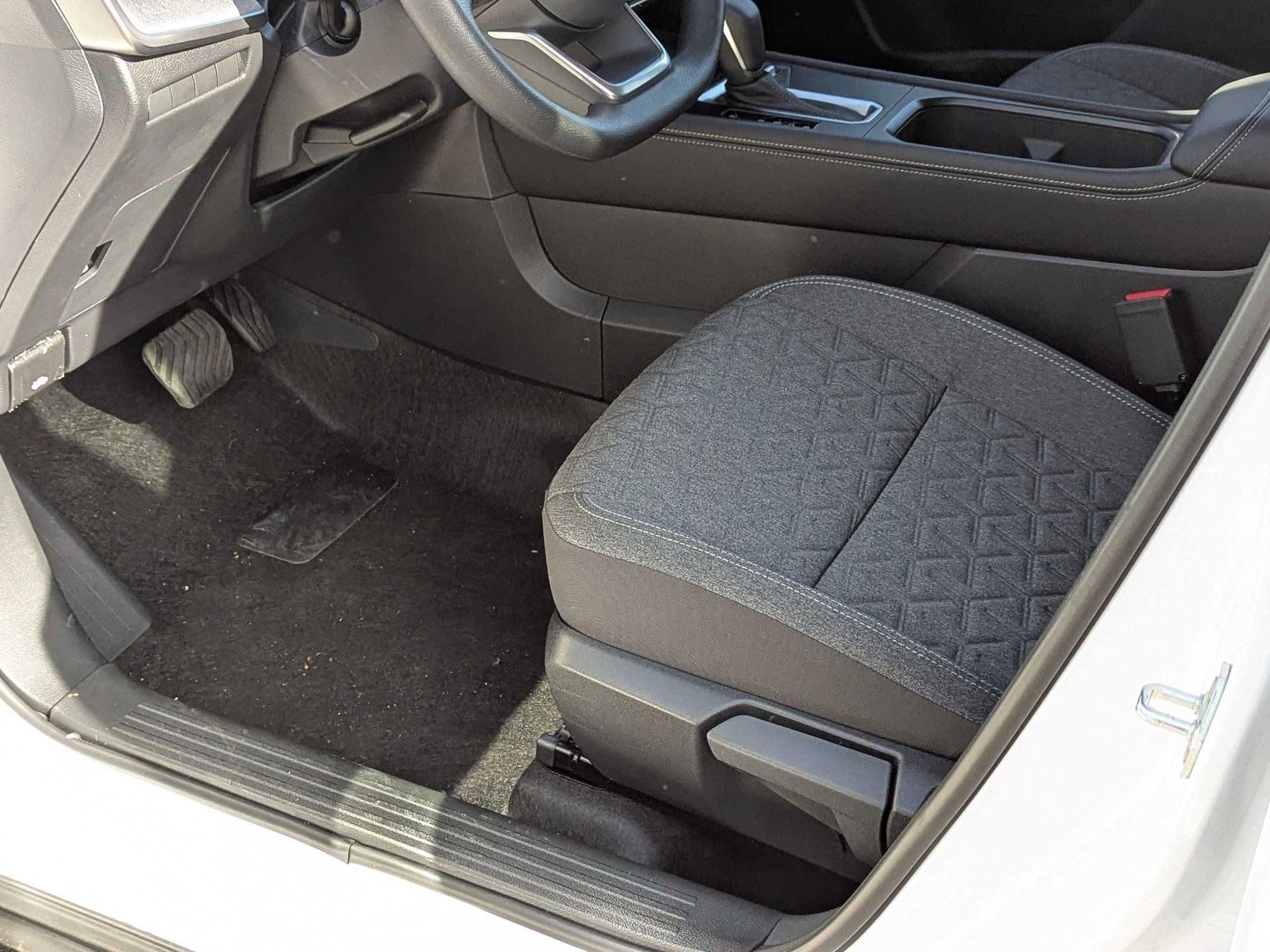 2025 Nissan Kicks SV photo 4