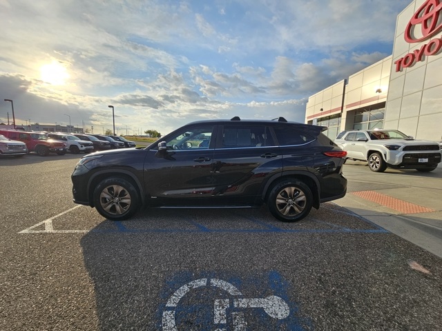 2023 Toyota Highlander Hybrid Bronze Edition photo 8