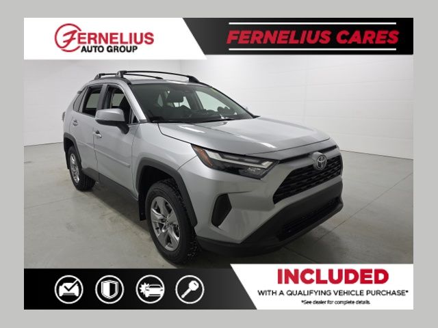 2025 Toyota RAV4 XLE's photo