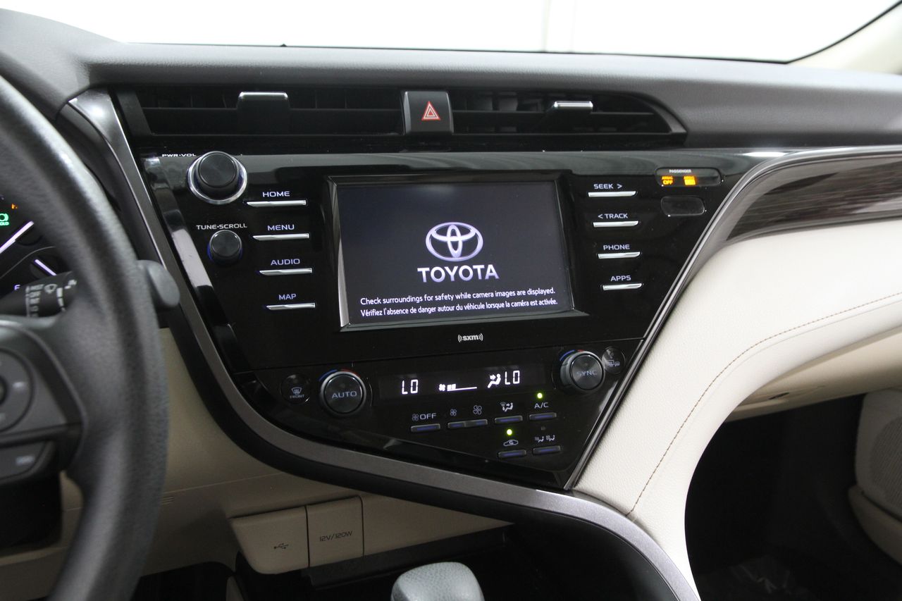 2020 Toyota Camry Hybrid LE photo 9