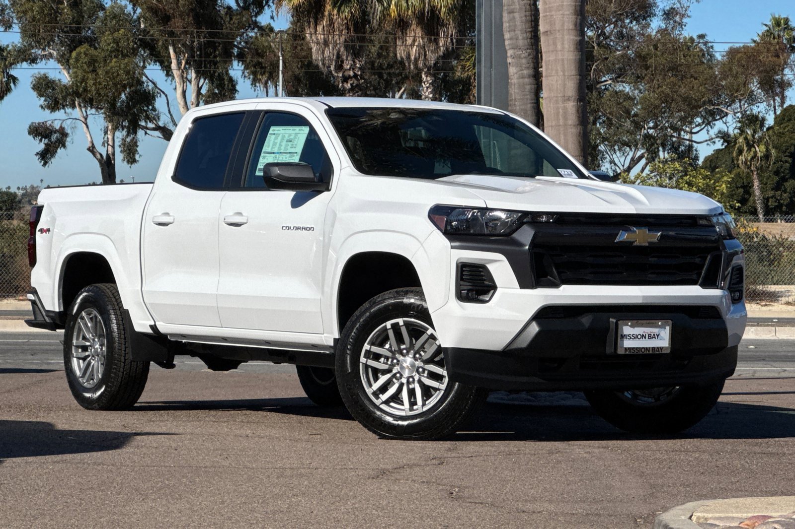 2024 Chevrolet Colorado LT photo 2