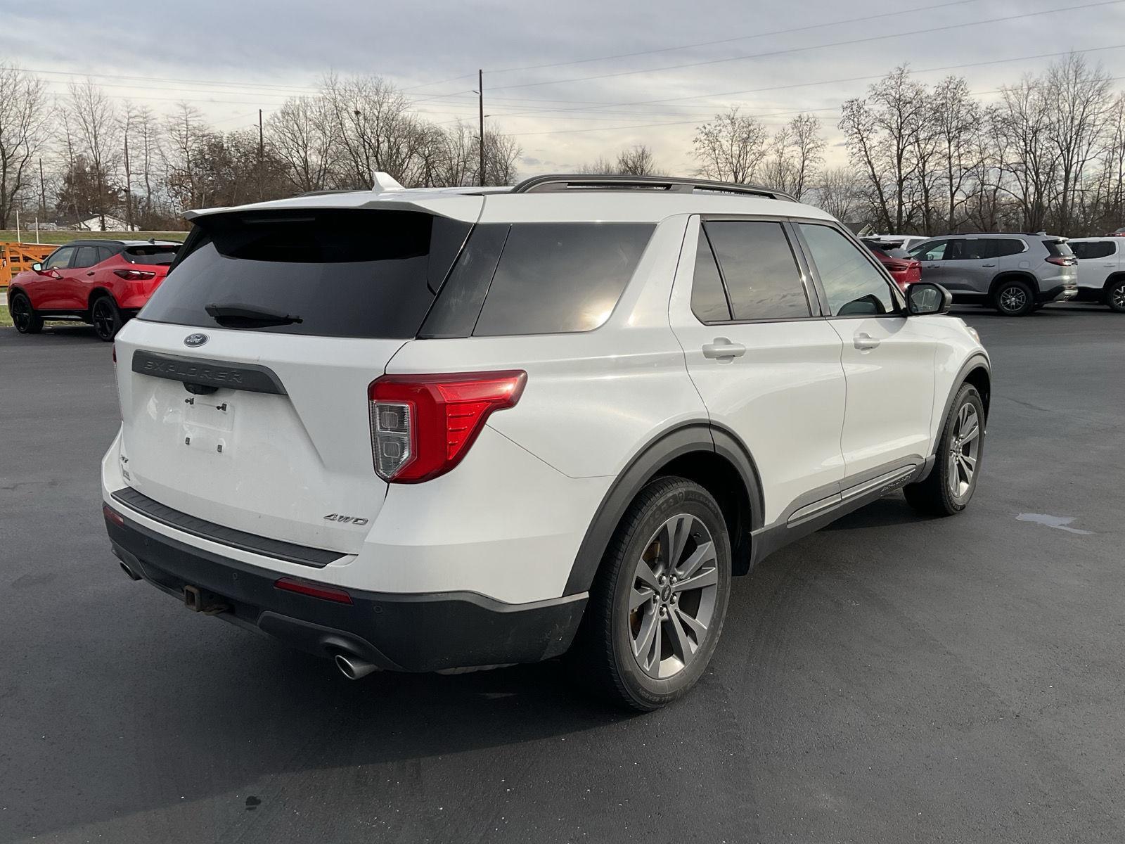 2021 Ford Explorer XLT photo 3