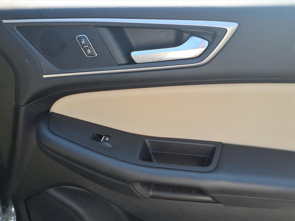 2022 Ford Edge SEL photo 6