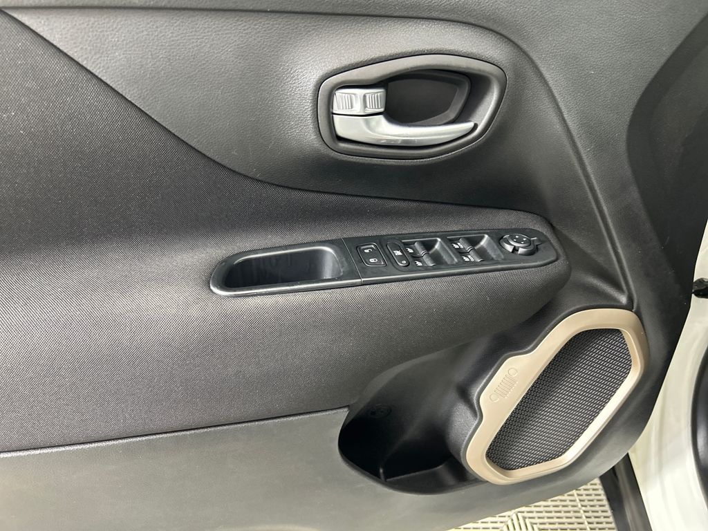 2017 Jeep Renegade Latitude North Edition photo 17