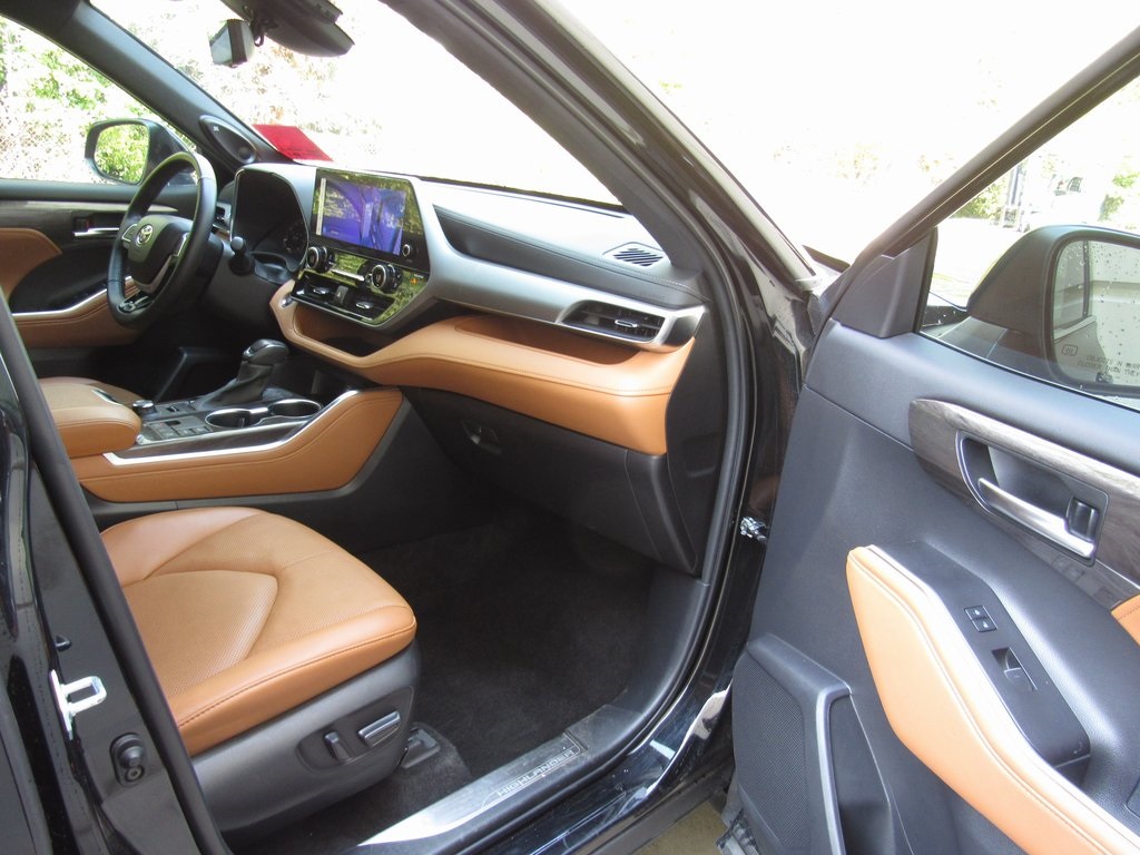 2023 Toyota Highlander Platinum photo 15