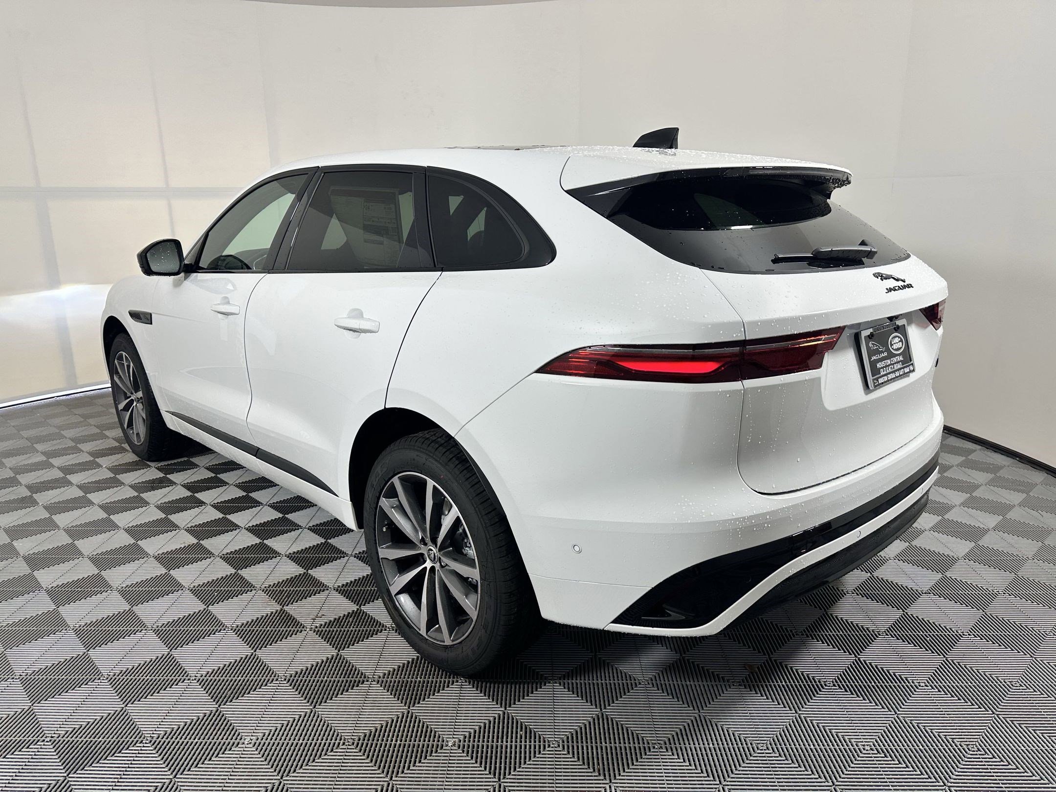 2026 Jaguar F-PACE P250 R-Dynamic S photo 3