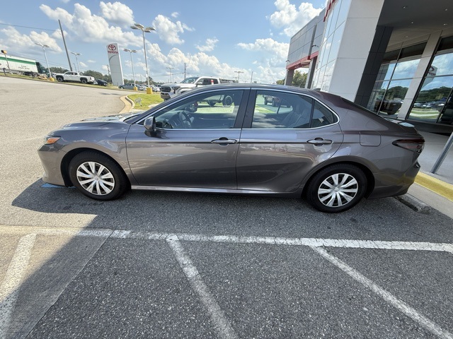 2023 Toyota Camry Hybrid LE photo 3