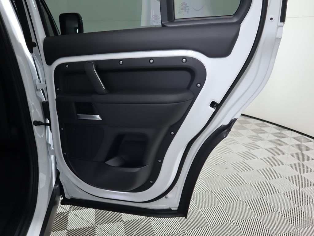 2025 Land Rover Defender 130 S photo 29