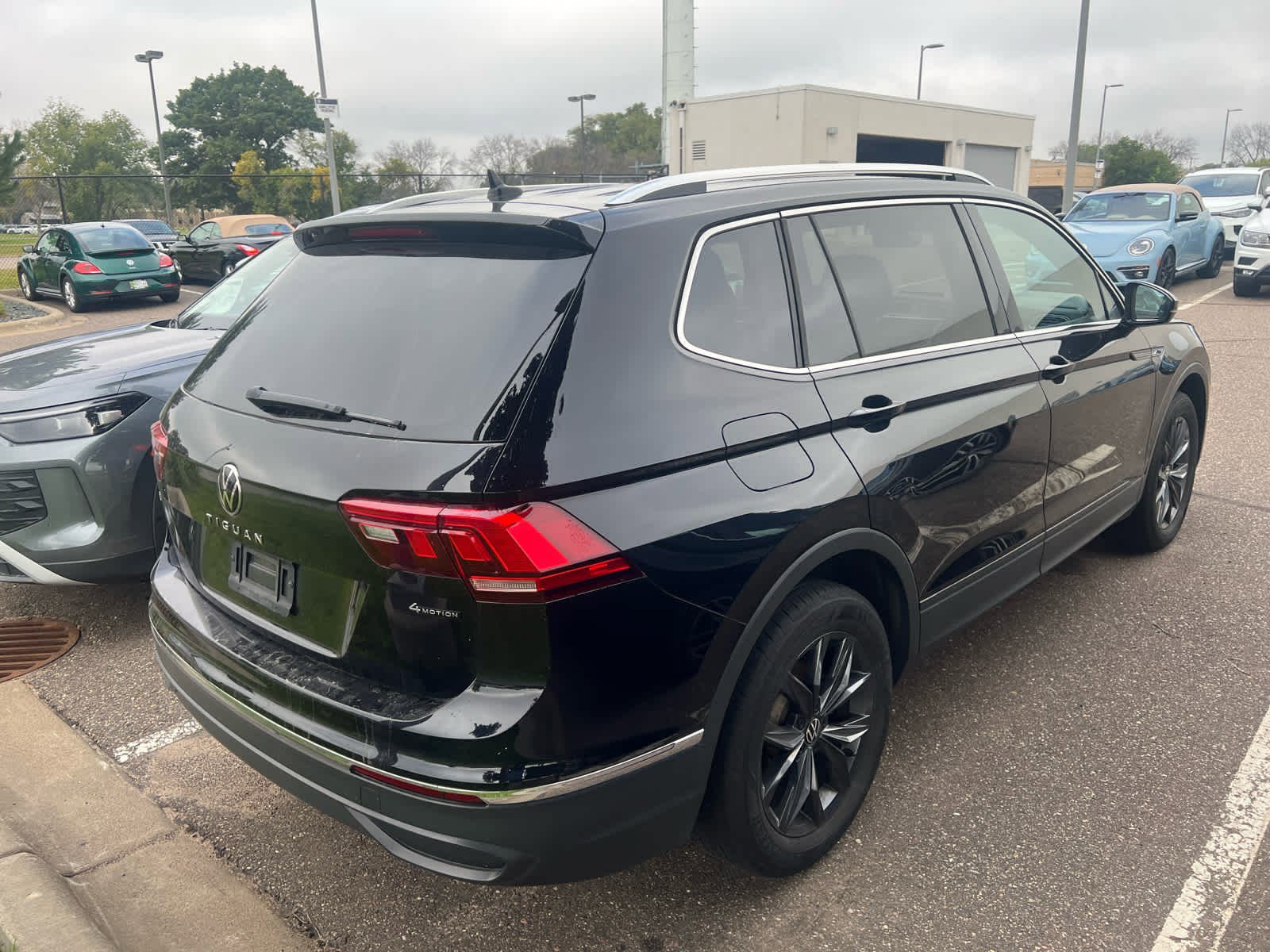 2022 Volkswagen Tiguan SE photo 3