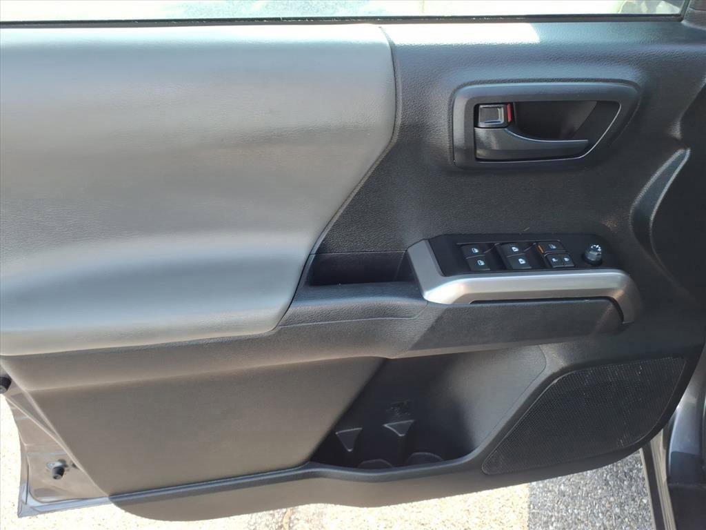 2023 Toyota Tacoma SR5 V6 photo 9