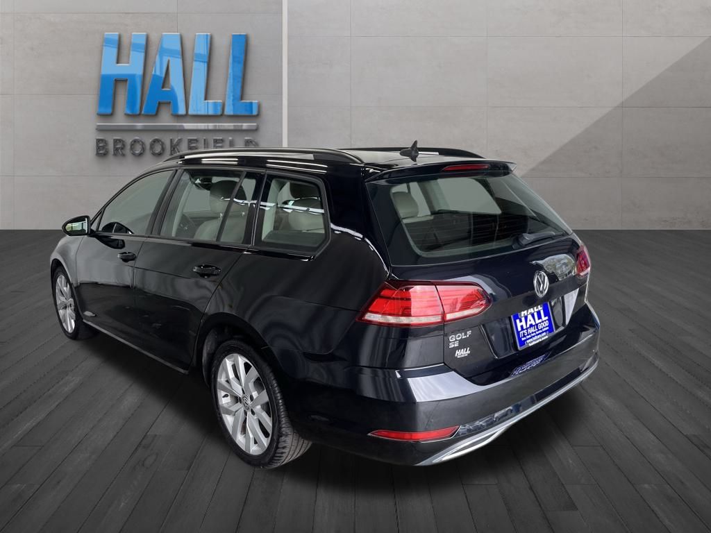 2019 Volkswagen Golf SportWagen SE photo 3