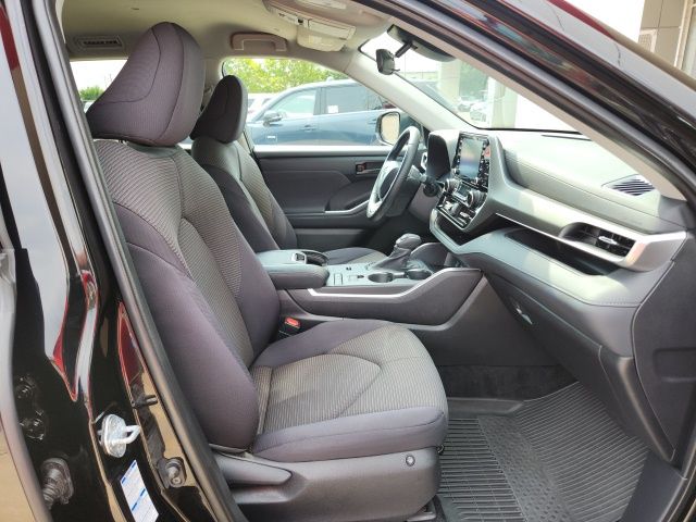 2022 Toyota Highlander Hybrid LE photo 21