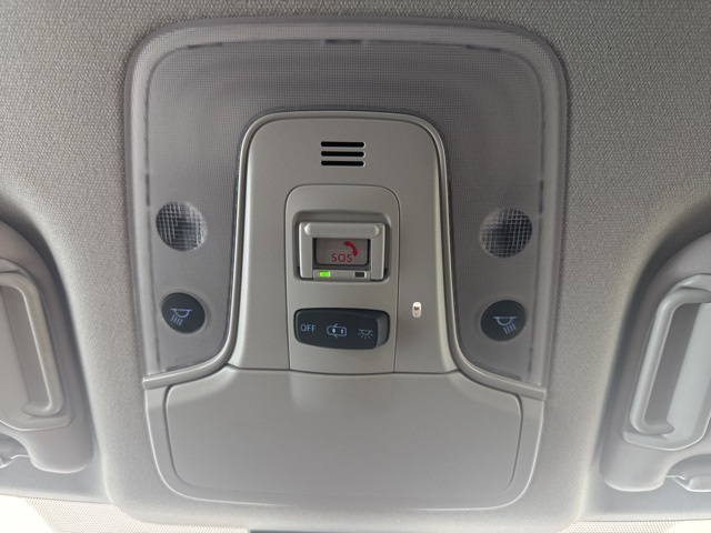 2022 Toyota Prius L photo 13