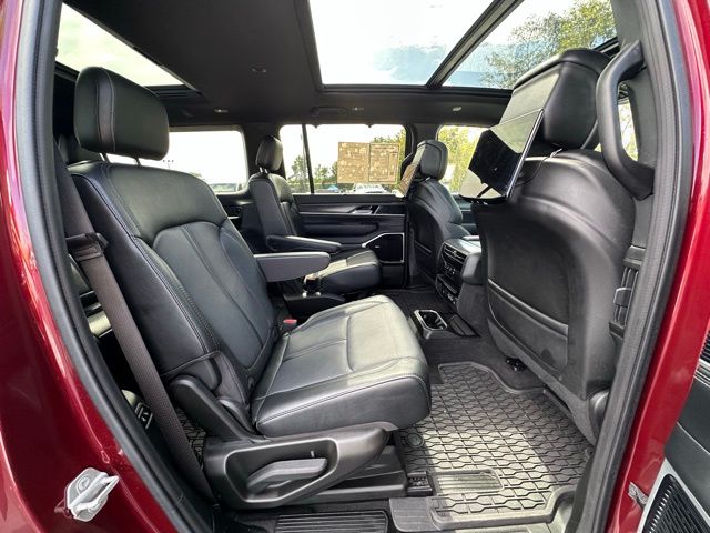 2024 Jeep Wagoneer Series III photo 32